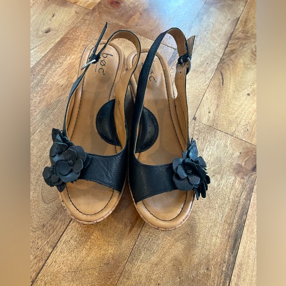 Brand New Boc Black Flowered wedges - Picture 2 of 4
